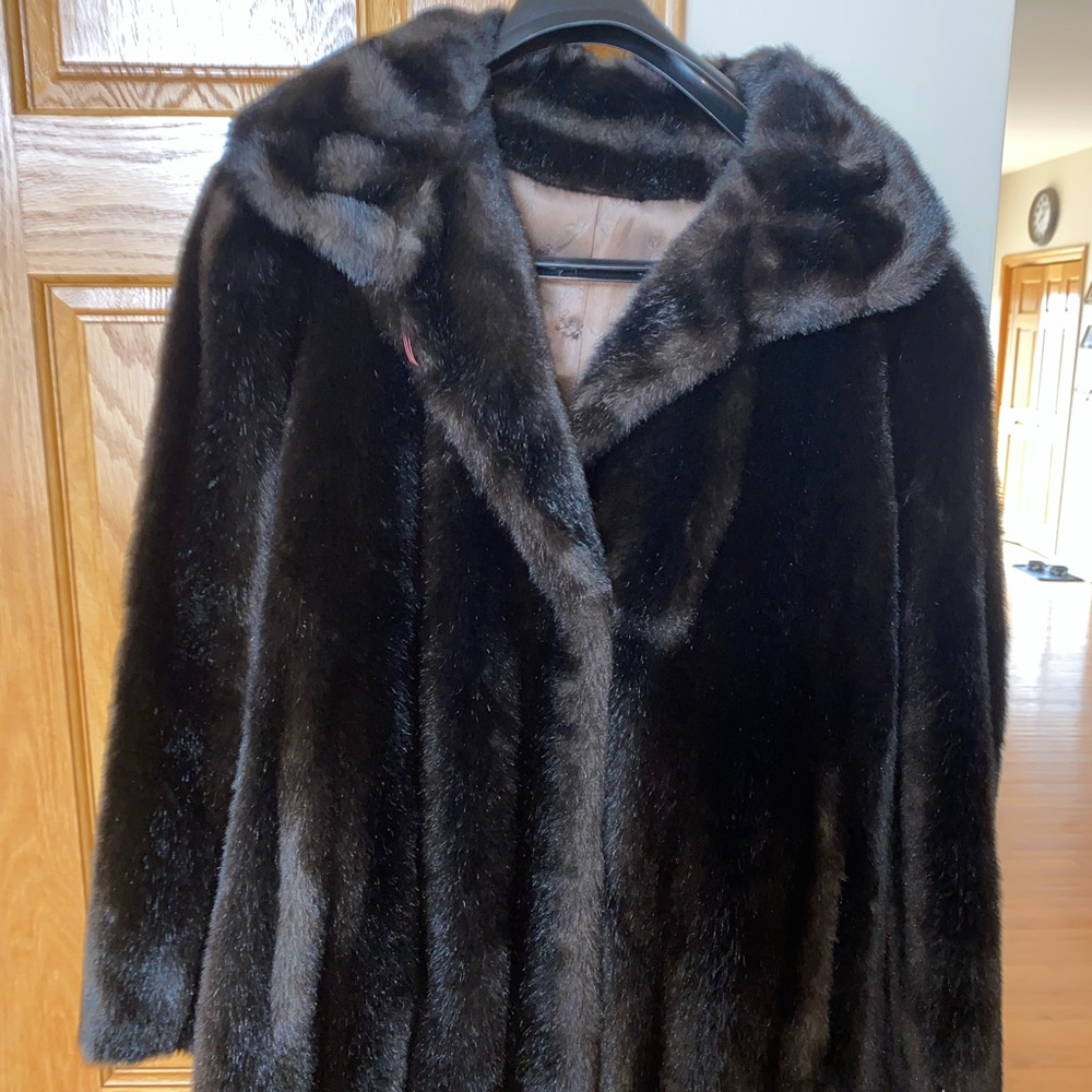 Grandella II Sportowne 80’s Vintage Fur Coat | Dark Brown Women’s Size 6